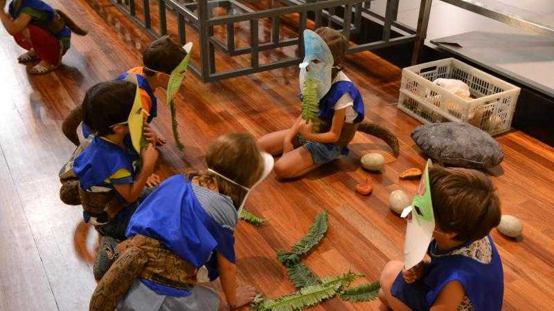 7. TALLER FAMILIAR PON CARA DE DINOSAURIO