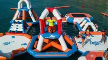 Aufblasbarer Wasserpark in Miami Platja