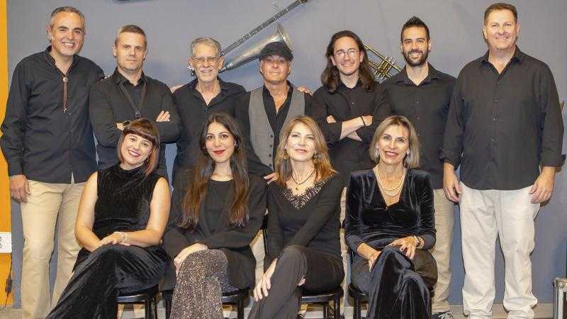 NUEVOS AIRES “Éxitos de la Música Latina”