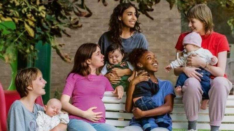 Recién nacidas (Young Mothers)