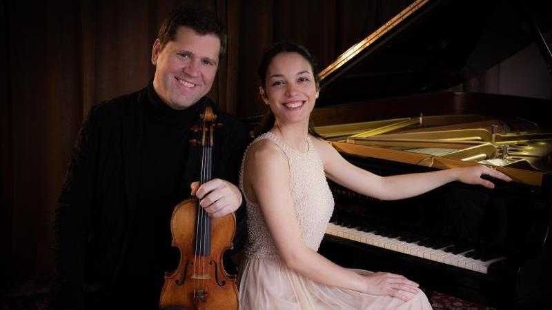 Abel Tomàs & Emma Stratton