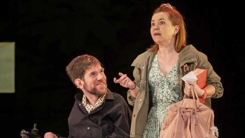 SABES QUE LAS FLORES DE PLÁSTICO NUNCA HAN VIVIDO, ¿VERDAD?