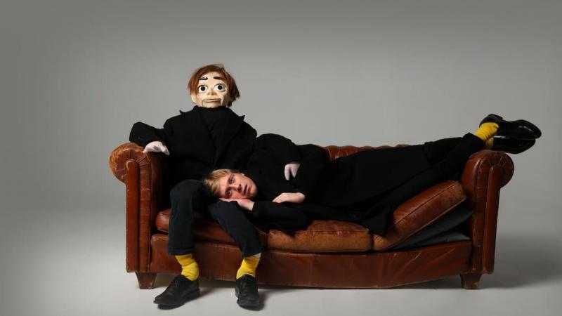 Hablar entre dientes