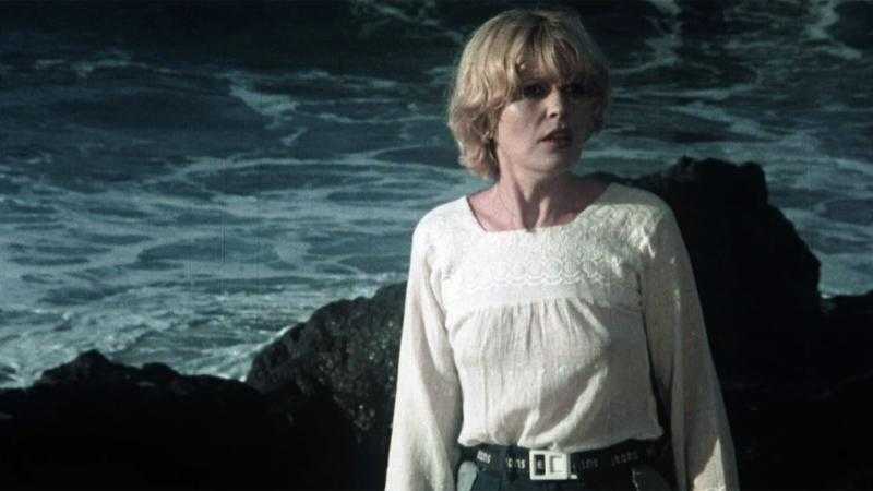 Desnuda ante el espejo (1978)