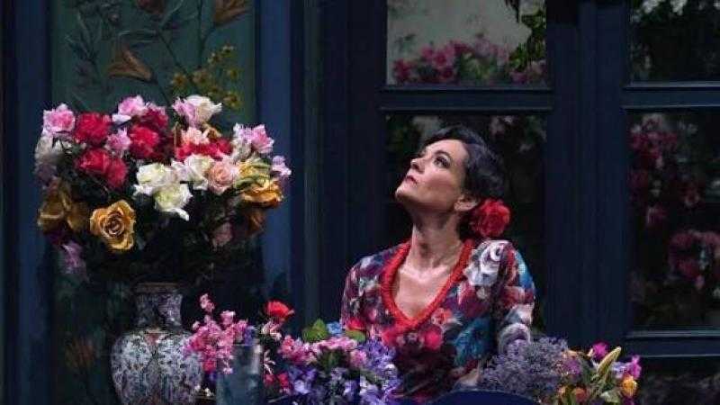 LA DEL MANOJO DE ROSAS