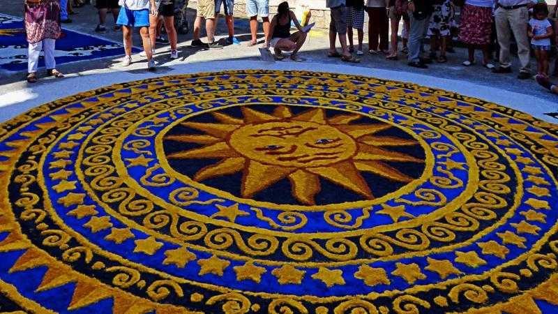 TALLER ALFOMBRAS FLORALES