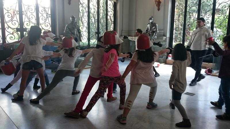 Taller de esgrima para niños- Visita guiada a la armería para los padres