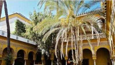 VISITA GUIADA AL PALACIO DE LAS DUEÑAS